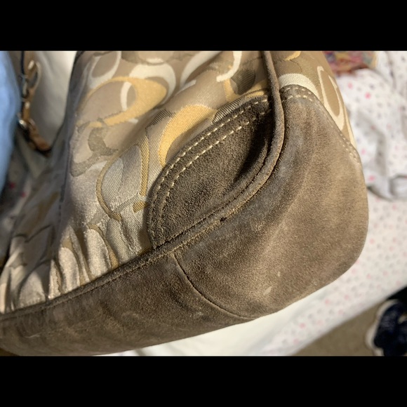 Nice Coach handbag. Small, good for necessities - Picture 6 of 7